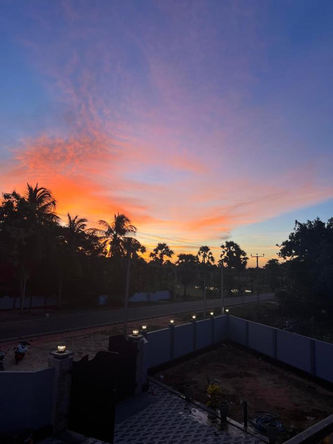 Sunset Chalet Mullaittivu ภายนอก รูปภาพ